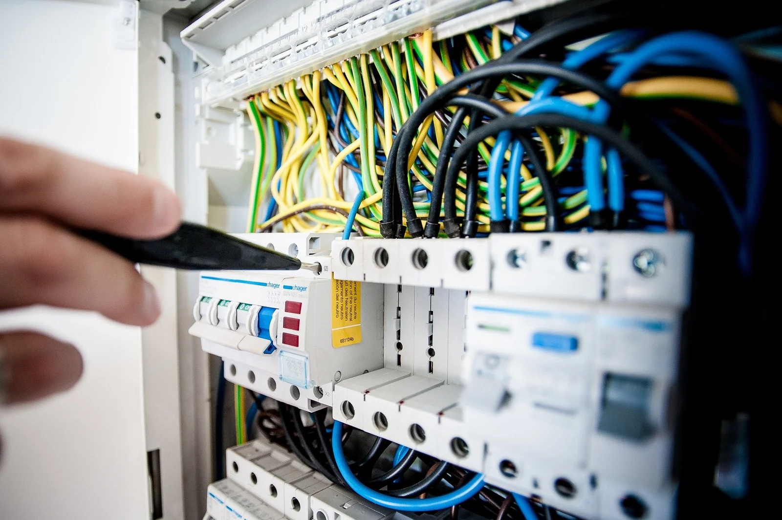 Periodische Kontrolle Elektroinstallation — Elcontro